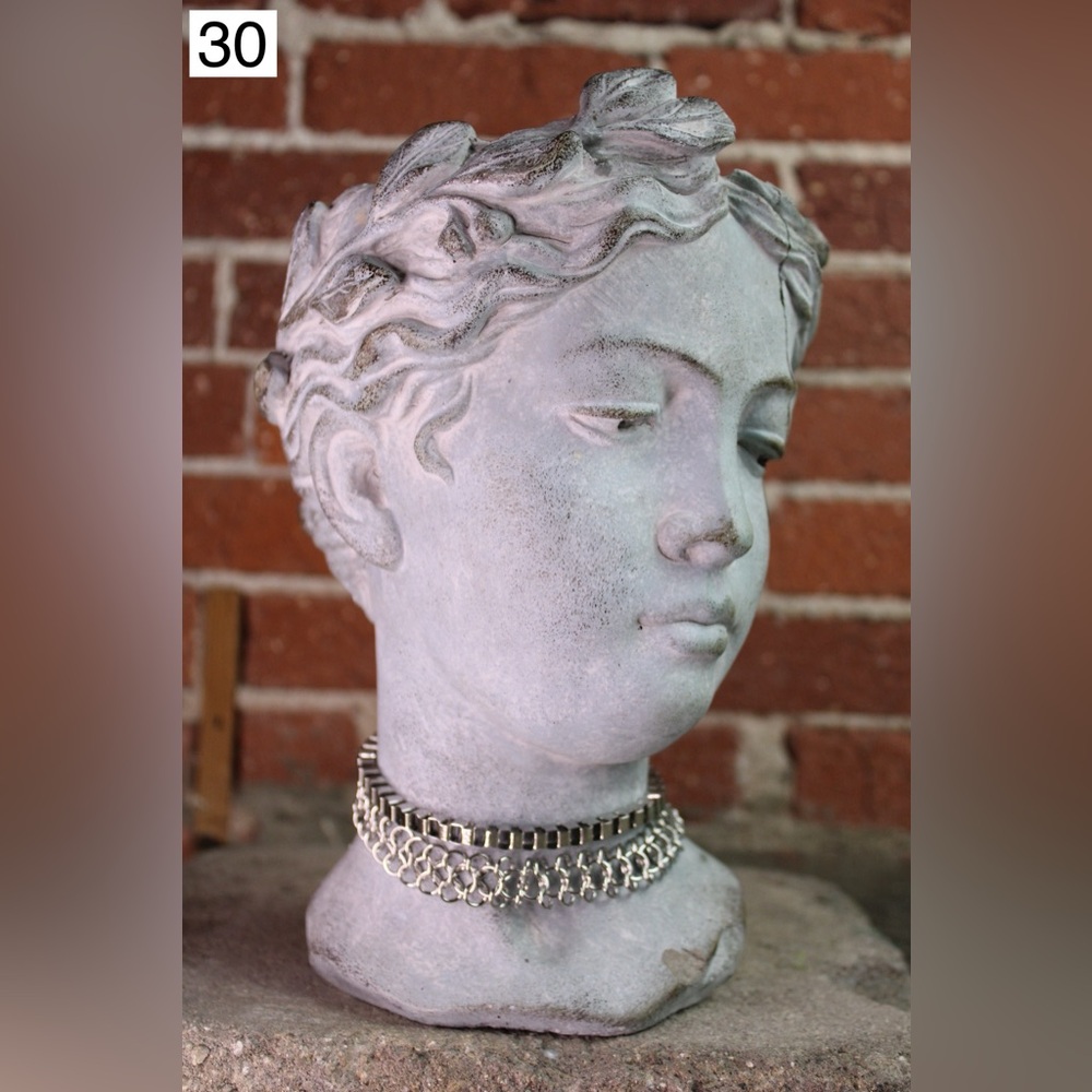 E. CHOKER Necklaces